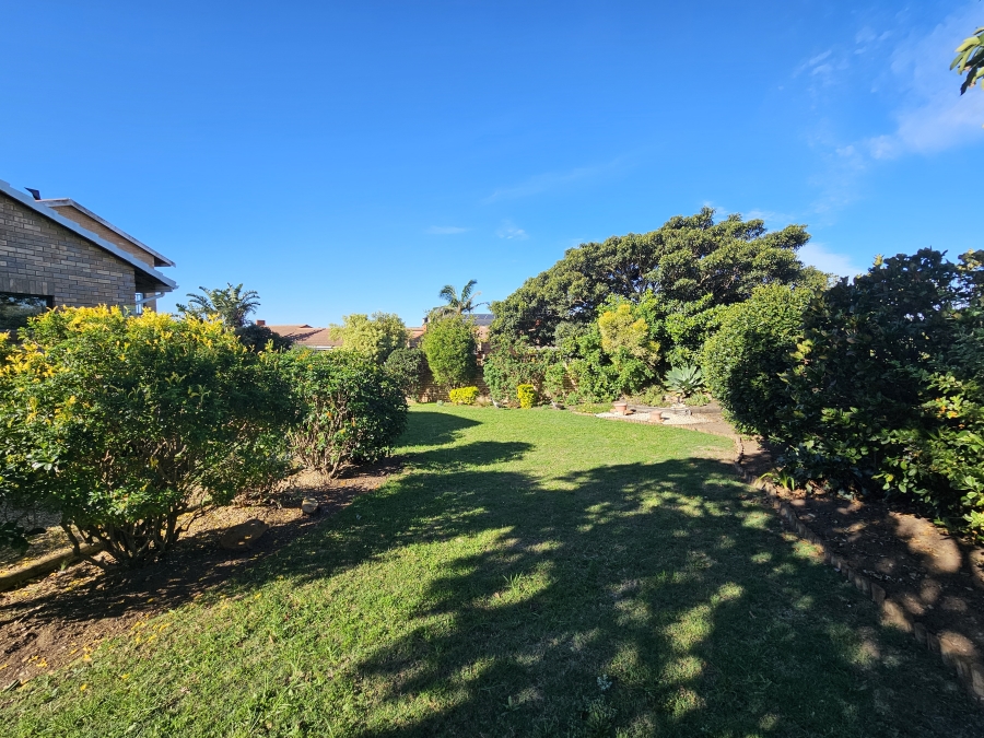 3 Bedroom Property for Sale in Wavecrest Eastern Cape